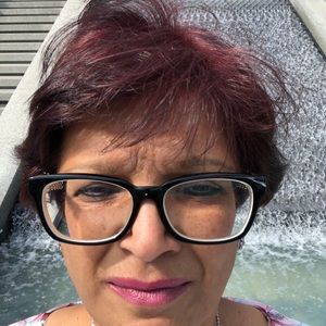 Meet your Posher, Mona